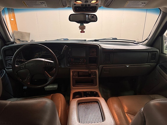Chevrolet Suburban 8 of 25