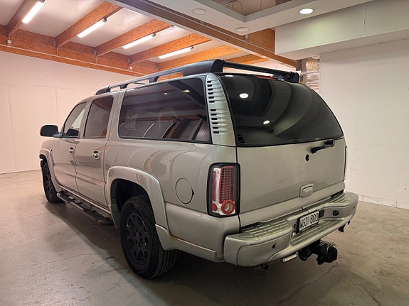 Chevrolet Suburban 17 of 25