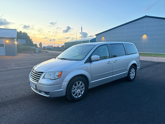 Chrysler Grand Voyager 2 of 7