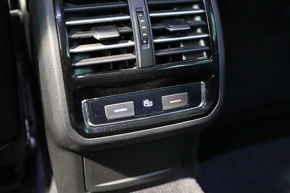 Volkswagen Passat Alltrack 19 of 30