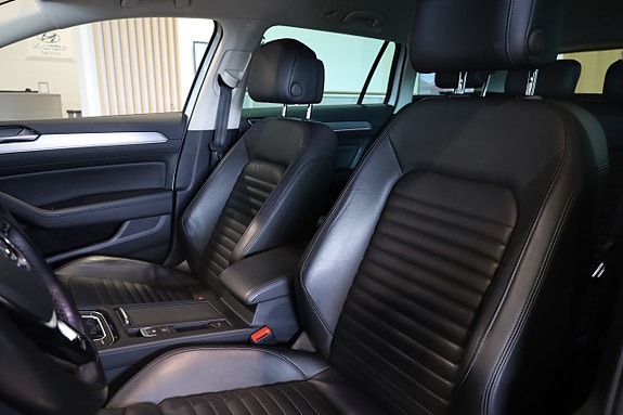 Volkswagen Passat Alltrack 14 of 30