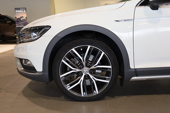 Volkswagen Passat Alltrack 7 of 30