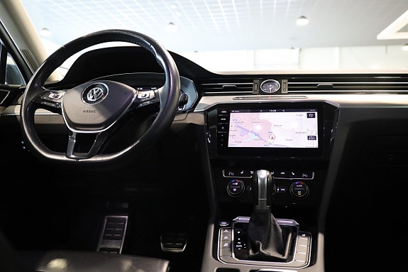 Volkswagen Passat Alltrack 18 of 30
