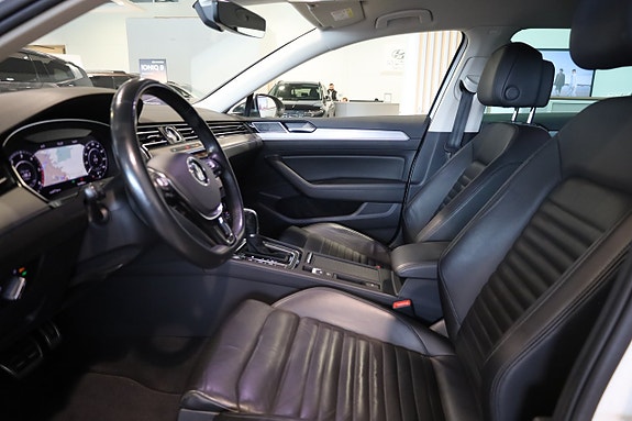 Volkswagen Passat Alltrack 13 of 30