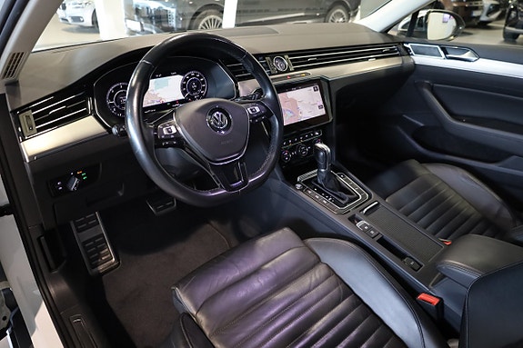Volkswagen Passat Alltrack 12 of 30