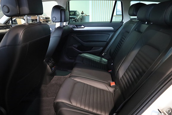 Volkswagen Passat Alltrack 15 of 30