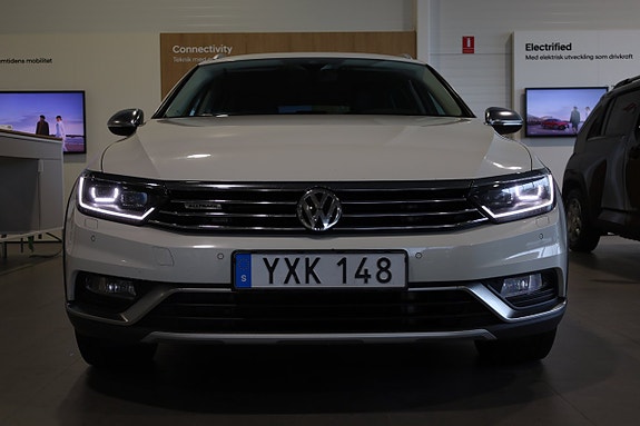 Volkswagen Passat Alltrack 8 of 30