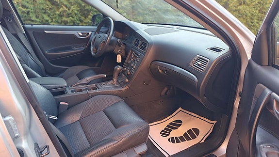 Volvo V70 12 of 25