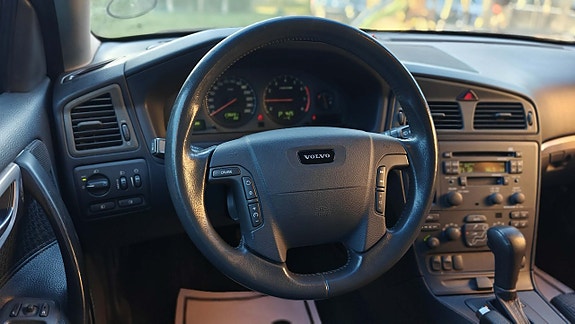 Volvo V70 14 of 25
