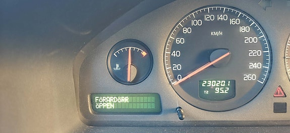 Volvo V70 4 of 25