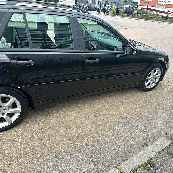 Mercedes-Benz C180 2 of 6