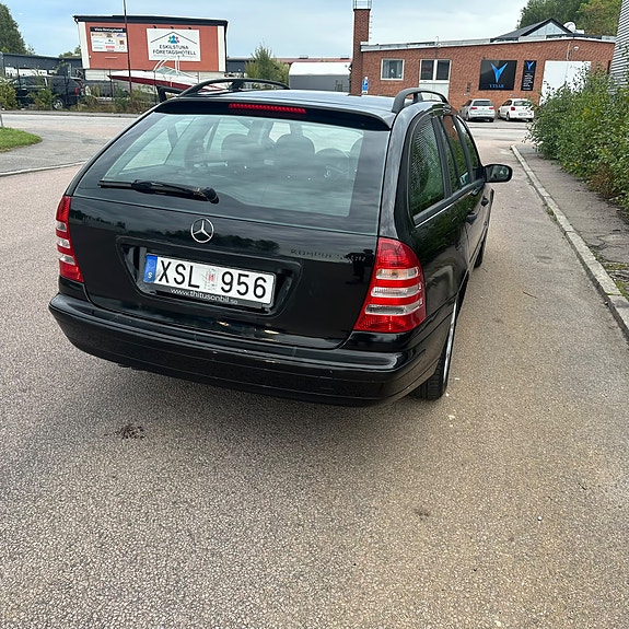 Mercedes-Benz C180 5 of 6