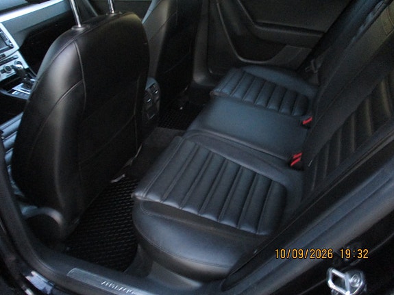 Volkswagen Passat Alltrack 9 of 11