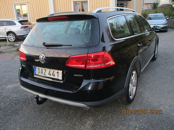 Volkswagen Passat Alltrack 3 of 11