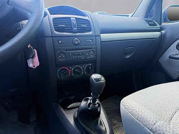 Renault Clio 16 of 19