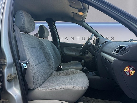 Renault Clio 19 of 19