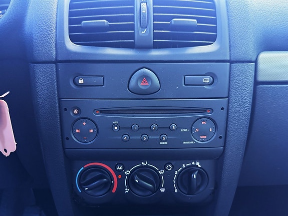 Renault Clio 17 of 19