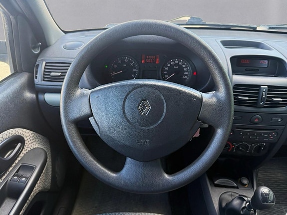 Renault Clio 14 of 19