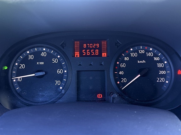Renault Clio 15 of 19