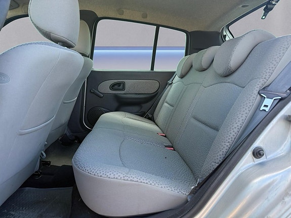 Renault Clio 18 of 19
