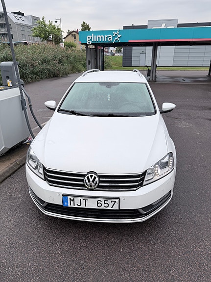 Volkswagen Passat 2 of 8