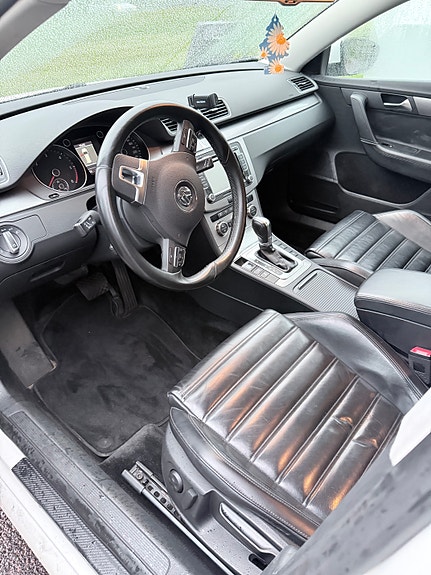 Volkswagen Passat 3 of 8