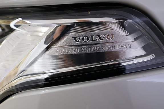 Volvo XC90 11 of 30