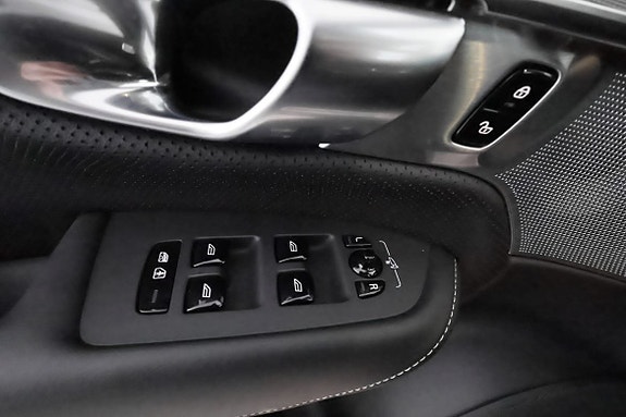 Volvo XC90 14 of 30