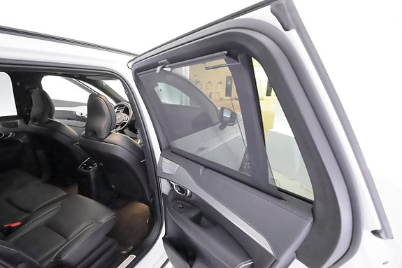 Volvo XC90 30 of 30