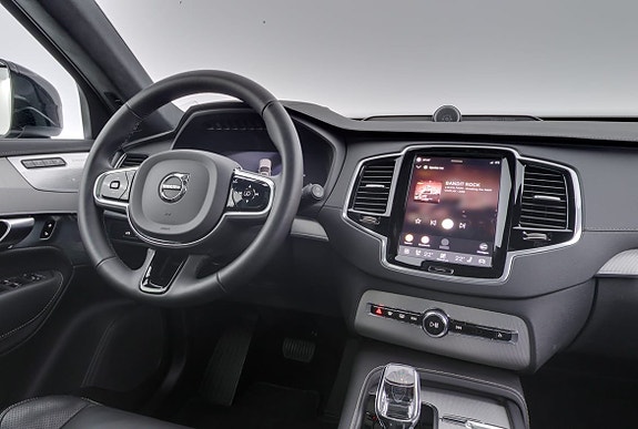 Volvo XC90 8 of 30