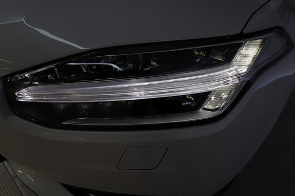 Volvo XC90 10 of 30