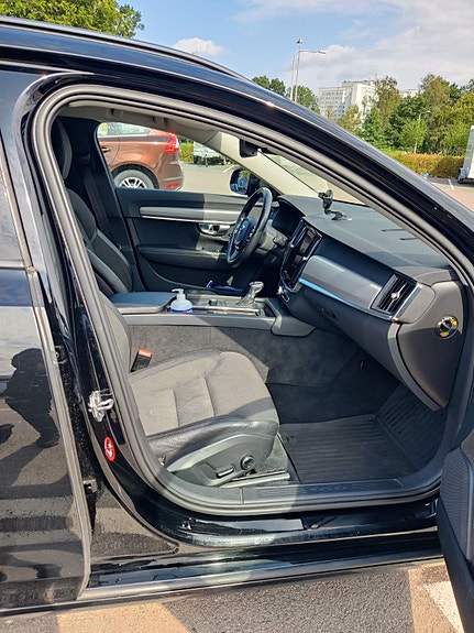 Volvo V90 8 of 16