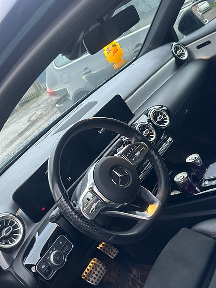 Mercedes-Benz A200 3 of 7
