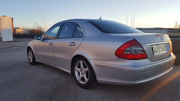 Mercedes-Benz E280 3 of 9