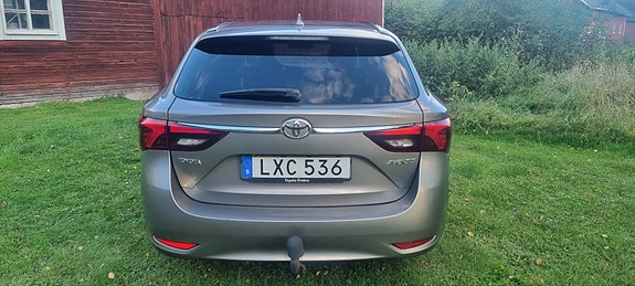Toyota Avensis 7 of 12
