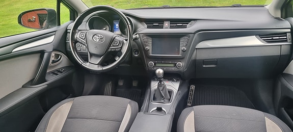 Toyota Avensis 9 of 12