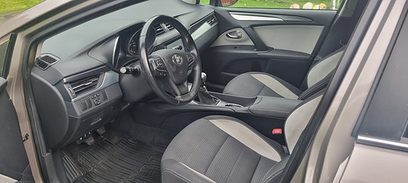 Toyota Avensis 10 of 12