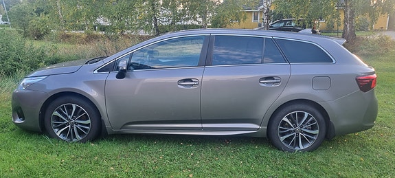 Toyota Avensis 6 of 12