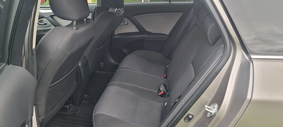 Toyota Avensis 11 of 12