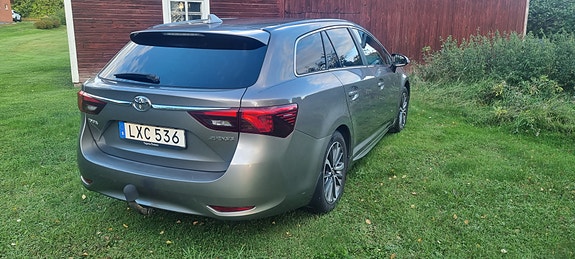 Toyota Avensis 4 of 12