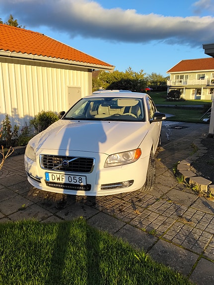 Volvo S80 2 of 17