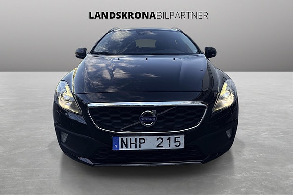 Volvo V40 Cross Country 2 of 30