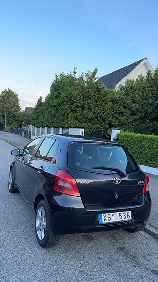 Toyota Yaris 3 of 3