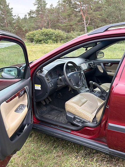 Volvo V70 8 of 16
