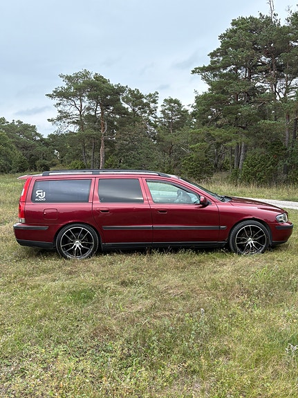 Volvo V70 4 of 16