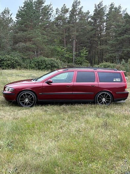 Volvo V70 2 of 16
