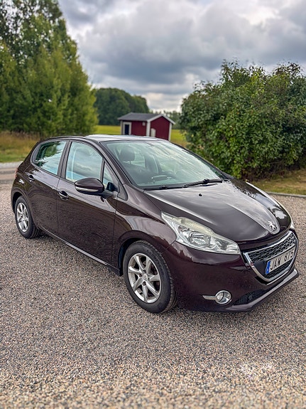 Peugeot 208 4 of 7