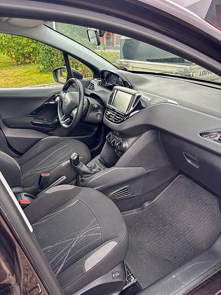 Peugeot 208 5 of 7