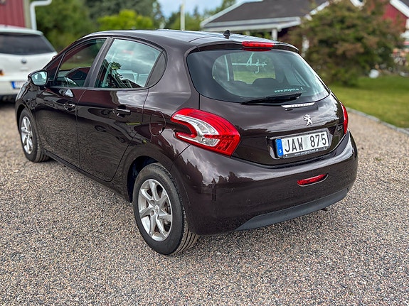 Peugeot 208 3 of 7