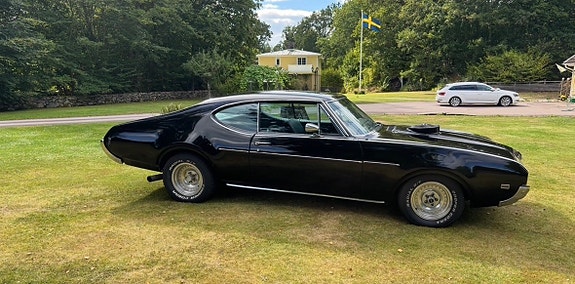 Oldsmobile Cutlass 2 of 5